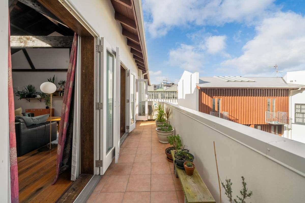 2/12 Little George Street_1