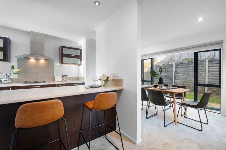 86 Fields Parade Oteha_6