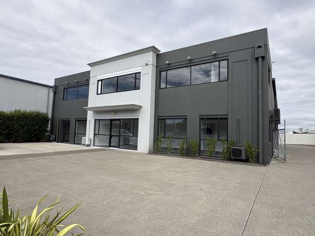 Well Presented Warehouse with Secure Yard