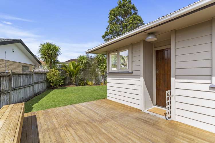 32 Amberley Avenue Te Atatu South_16