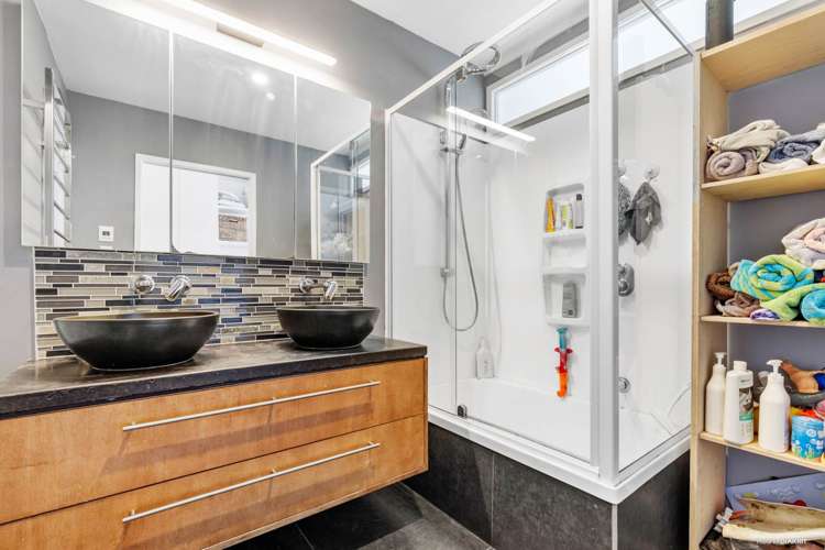 2/1 Hiwihau Place Glenfield_9