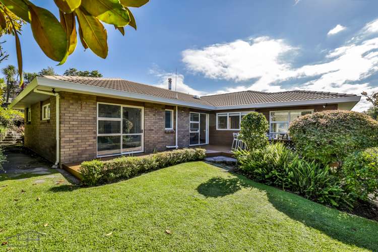 10 Woodfern Crescent Titirangi_24