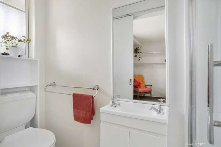 8/10 Colombo Street Newtown_12