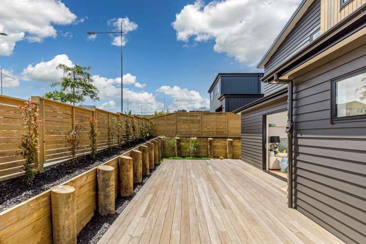 3 Fender Place Long Bay_26