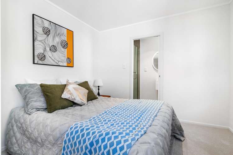 2/14 Clifton Road Waiake_19