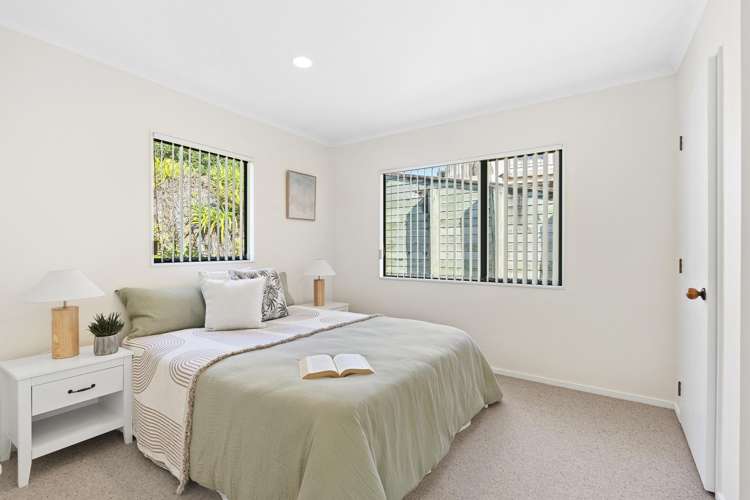 6 Redwood Crescent Westown_10