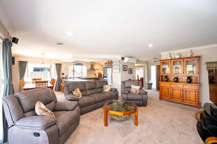 16 Delta Mews Place Clive_2