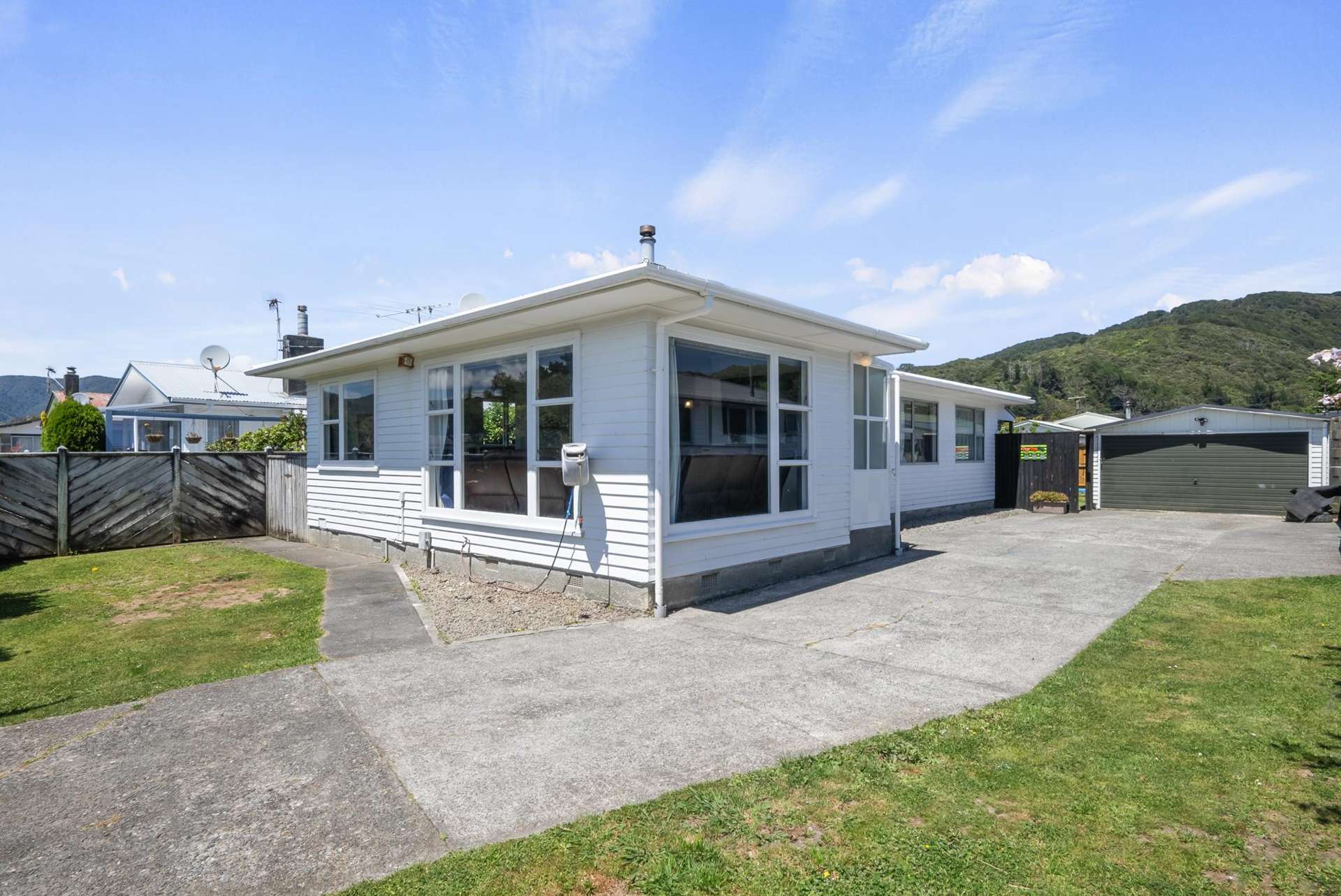 13 Wetherby Grove Wainuiomata_0