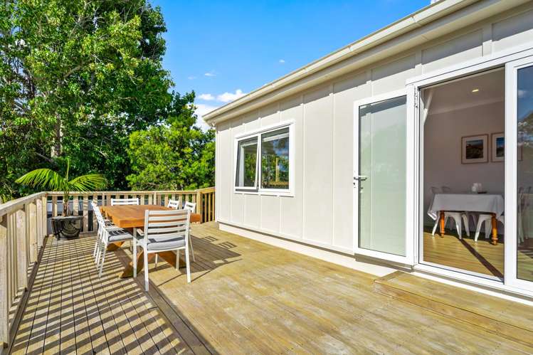851 Whangaparaoa Road Manly_10
