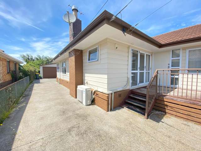 Nest In Papatoetoe!