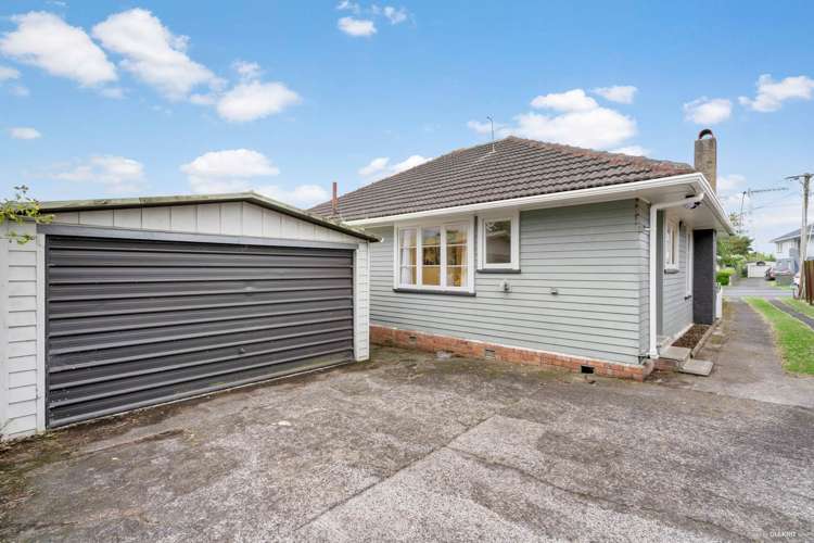 52 Flanshaw Road Te Atatu South_11