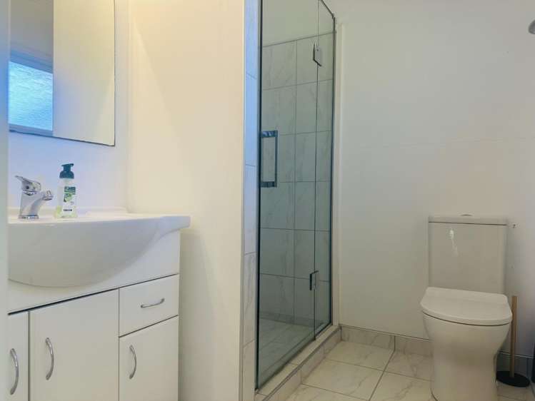 52 Clark Road Pahurehure_10