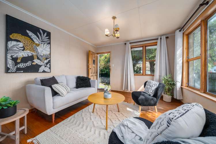 6 Young Grove Stokes Valley_3