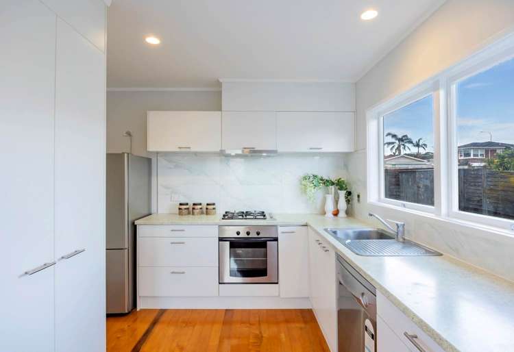 2/6 Northcote Road Takapuna_4