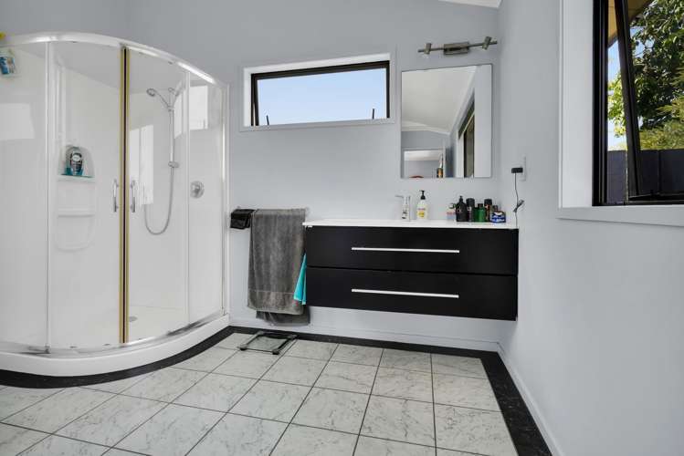 2 Waireka Road East Omata_14