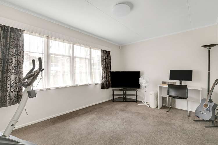 25 York Place Cannons Creek_5