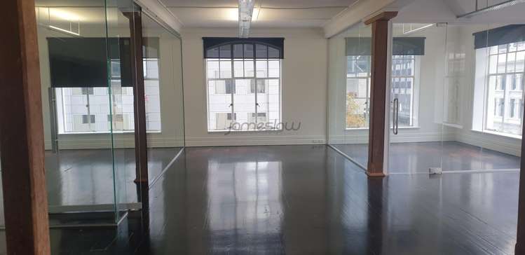 Suite 402/8 Commerce Street City Centre_1