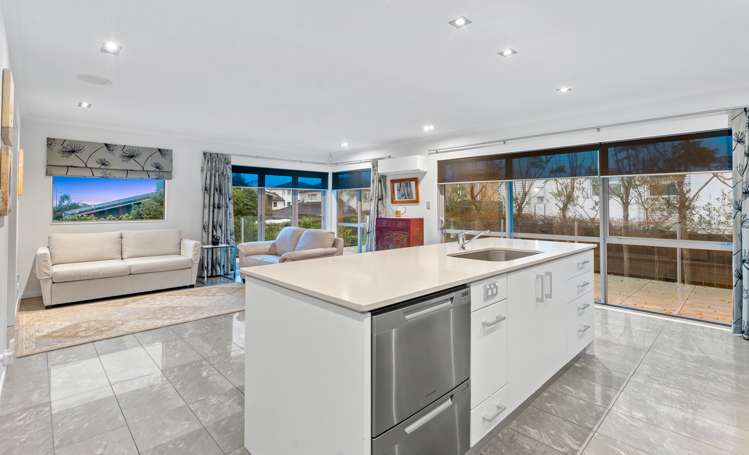 8 Baverton Drive Flat Bush_10