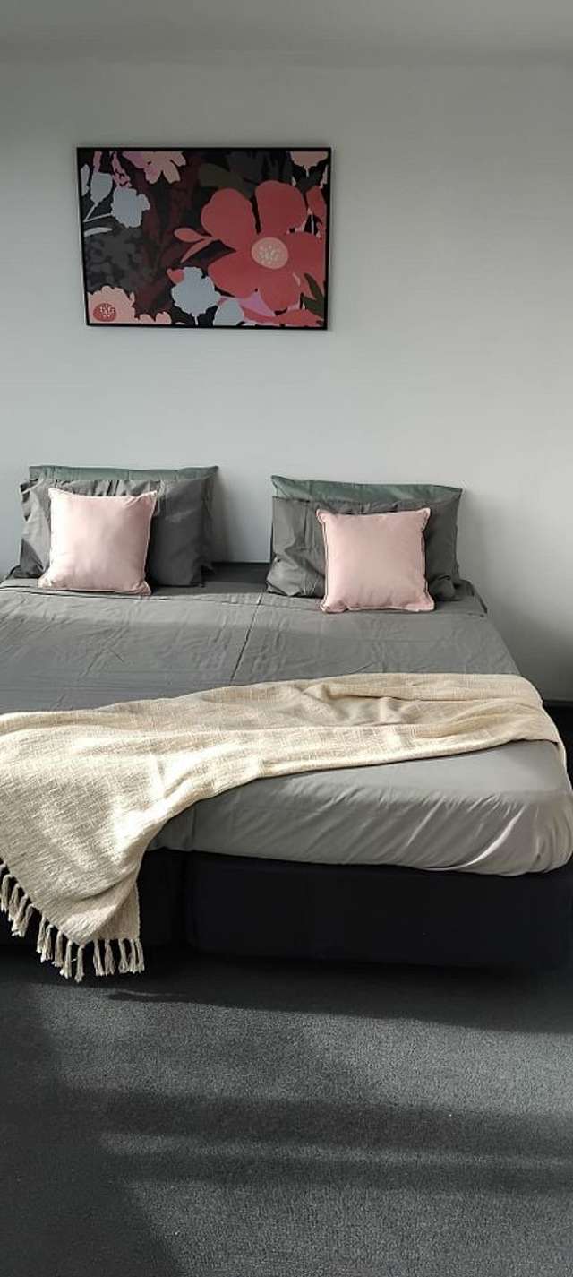 Central Auckland one bedroom apartment with pool!