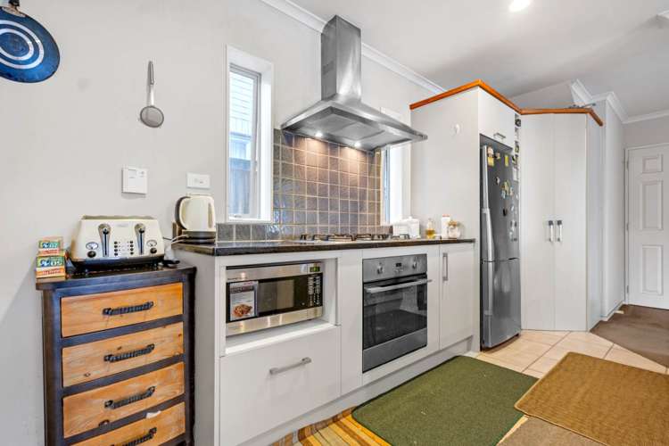 34 Salford Crescent Flat Bush_10