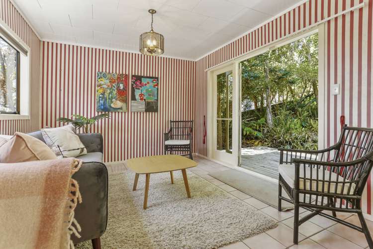 61 Woodfern Crescent Titirangi_6