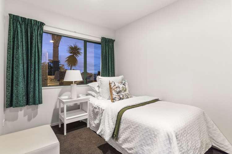 5 Baulcomb Parade Windsor Park_17