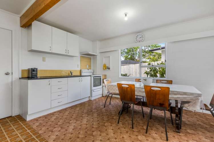 12 Finlow Drive Te Atatu South_15