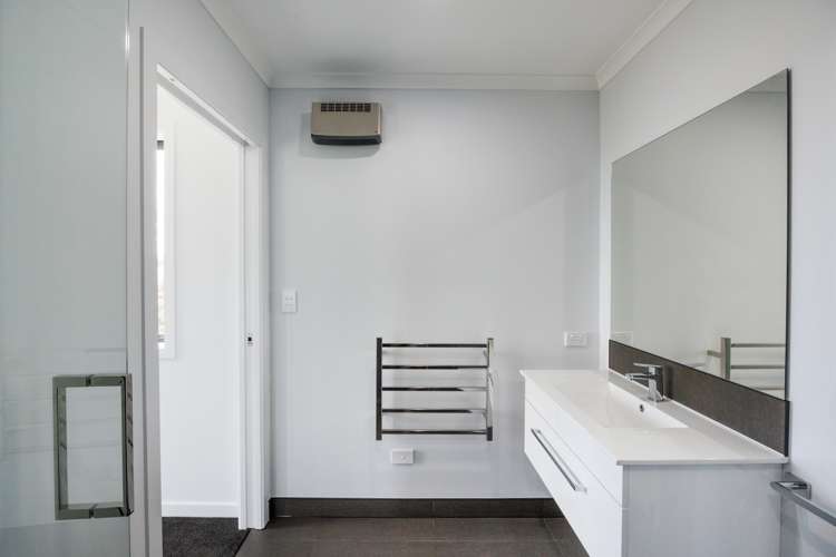 54 Sardinia Grove Fitzherbert_16