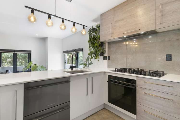 8/19 Langana Avenue Browns Bay_4