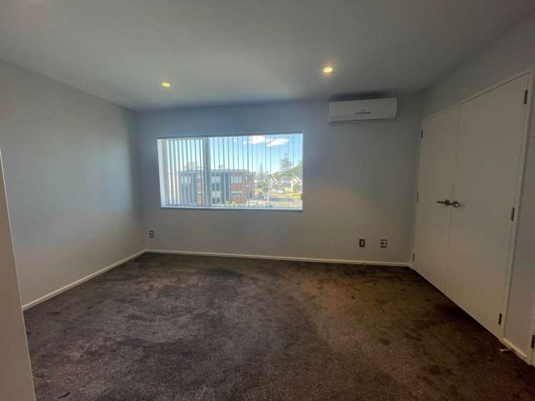 101 Bordeaux Parade Te Atatu South_5