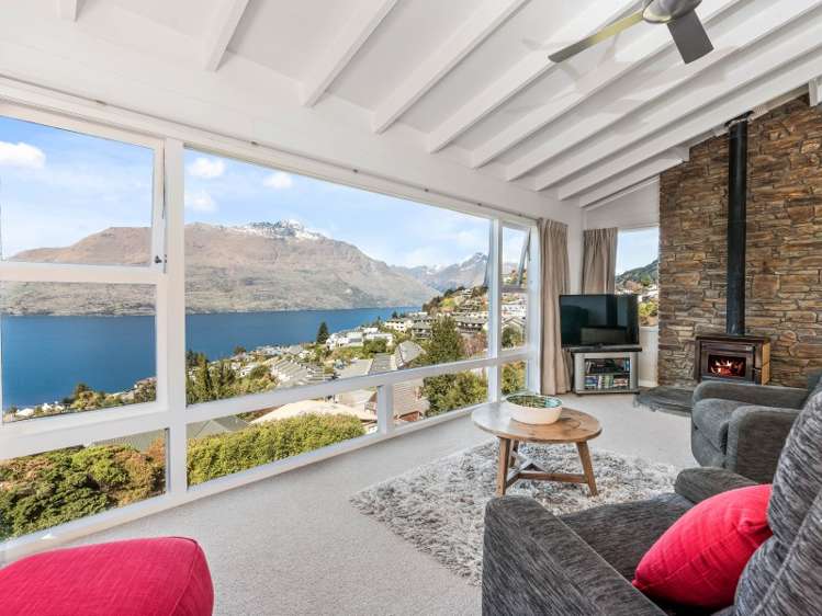 65 Wynyard Crescent Fernhill/Sunshine Bay_8