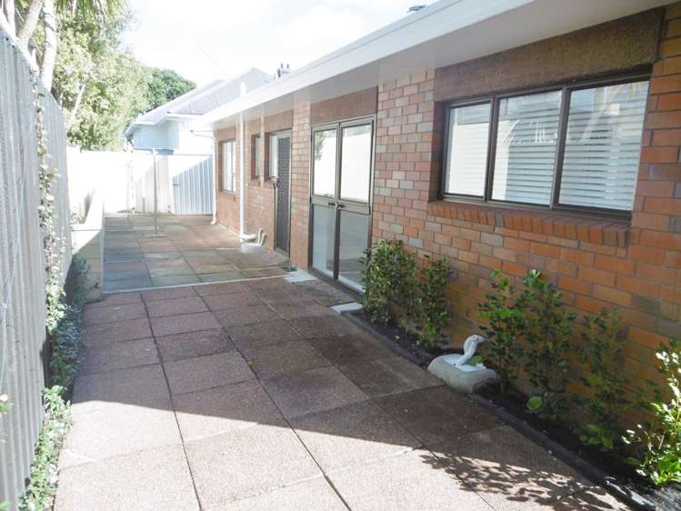 2/2 Moana Avenue Belmont_2