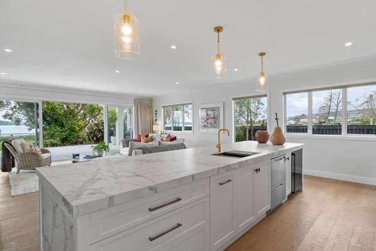 6 Cooper Avenue Holdens Bay_8