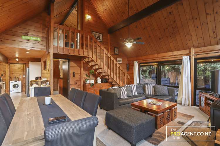 566 Scenic Drive Waiatarua_8