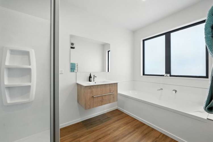 29 Plover Avenue Amberley_12