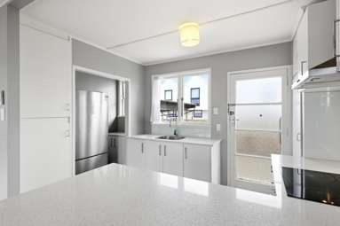 2/276 Rosebank Road_3