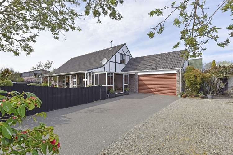 27 Yellowstone Crescent Burwood_12