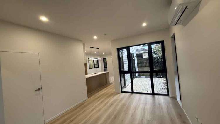 88F Bradbury Road Botany Downs_1