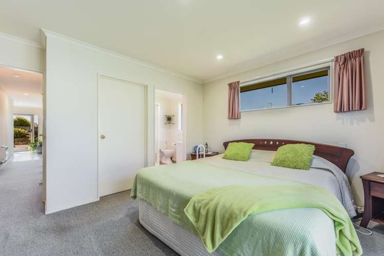 8 Otia Drive Richmond_11