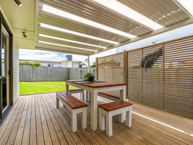 22 Roberts Road Te Atatu South_3