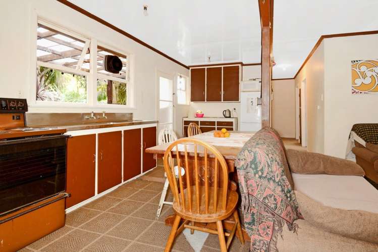 42 Lauderdale Road Birkdale_6