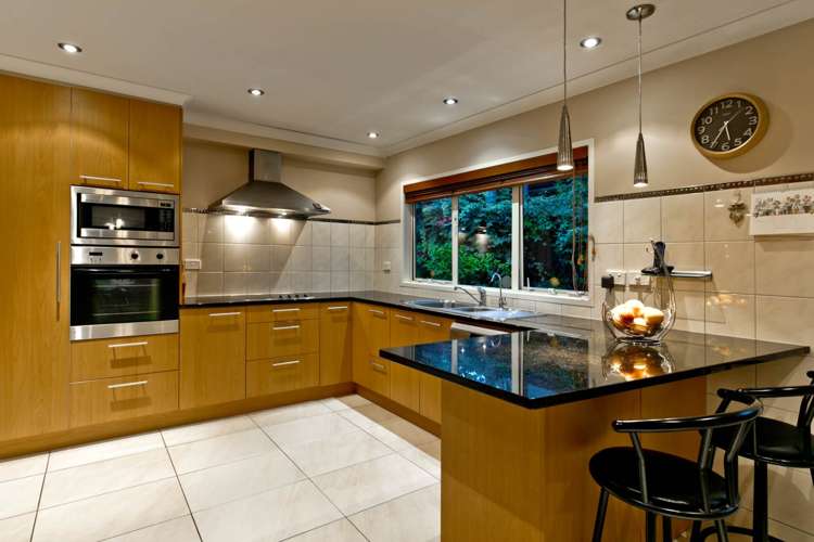 2 Manon Crescent Greenhithe_10