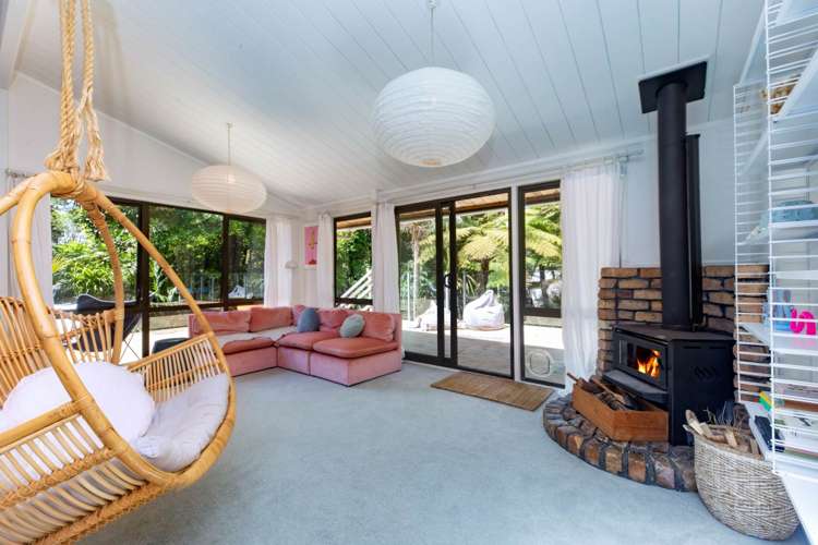 156 Woodlands Park Road Titirangi_1