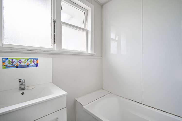 912 Bledisloe Street Raureka_8