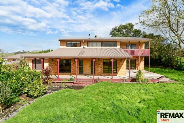 Spacious 4 Bedroom Home + Huge Shedding