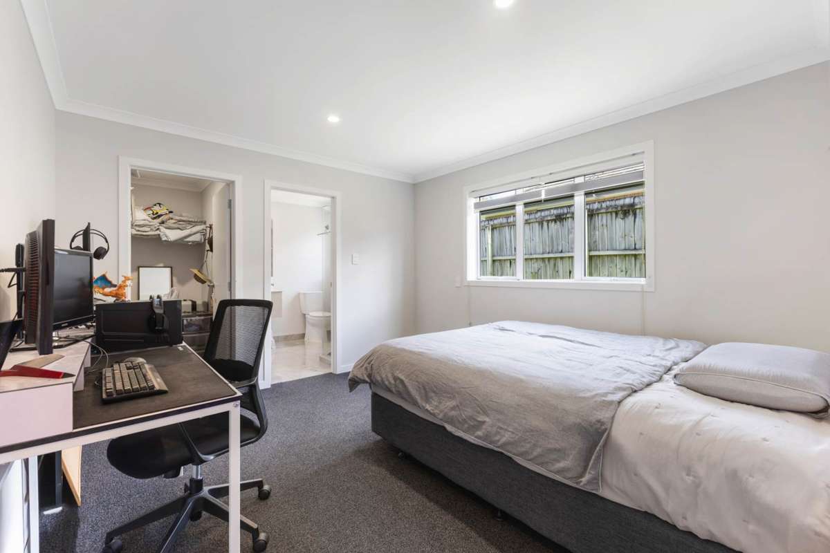 20 Regis Park Drive_3