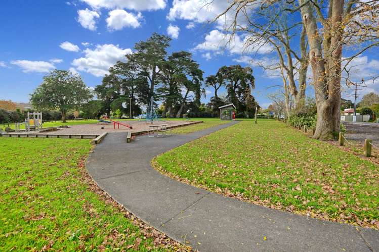 2/180 Henderson Valley Road Henderson_16