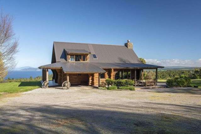 Helicopter pilot’s off-grid Taupō cabin draws international interest