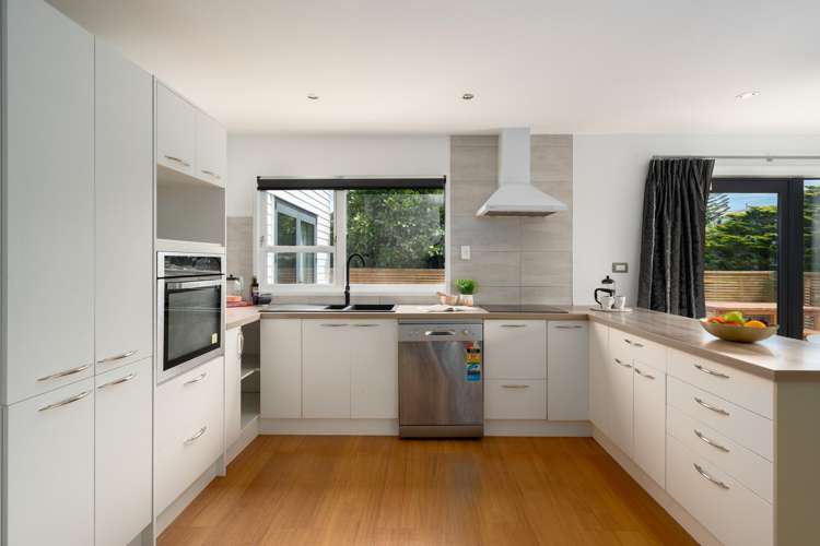 83 Helston Road Paparangi_5