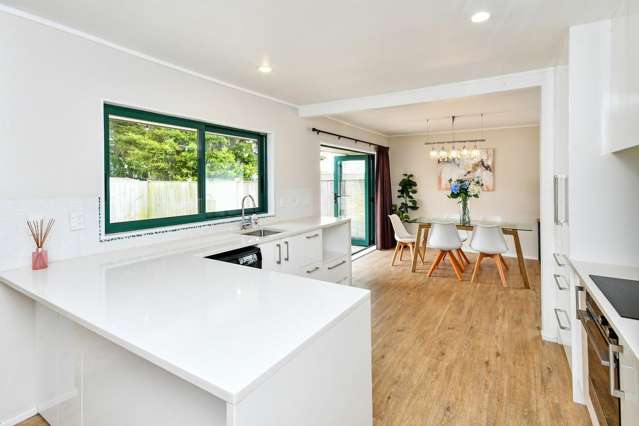 SINGLE LEVEL BRICK AND TILE ON FREEHOLD 772M2